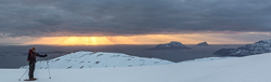 Fantastic sunbeams on the horizon! On the right the islands Sandøya and Sørfugløya