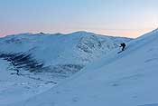 A skilled skier throws himself down the mountain... impressive!