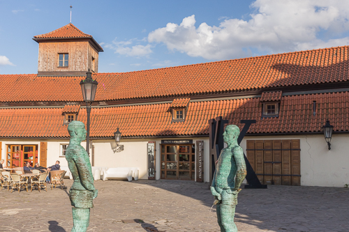 Funny sculpture in front of the fantastic Kafka Museum: the hips rotated ;)