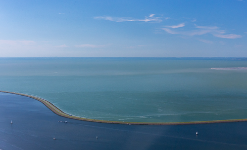 The Houtribdijk from Enkhuizen to Lelystad, with even more extreme colour differences