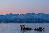 This wreck is quite famous in tromsø :) I have seen many great photos of it, often with lots of cormorants sitting on it. No cormorants today, but a pretty sunset!