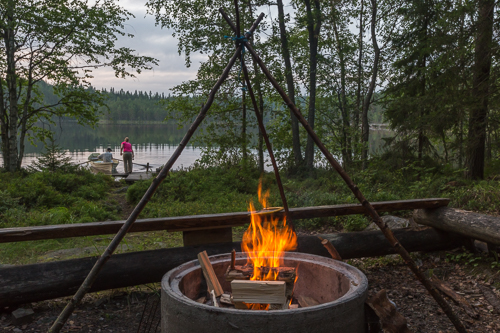 Campfire, while Janne tries his luck fishing again