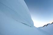 An overhanging 'wave' of snow